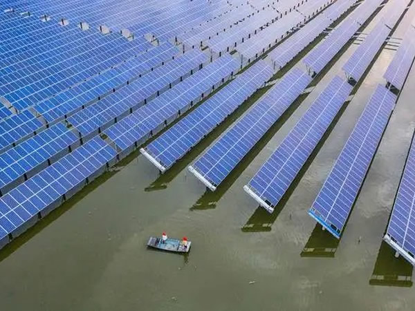 Aquaculture-complementary Solar Power Station